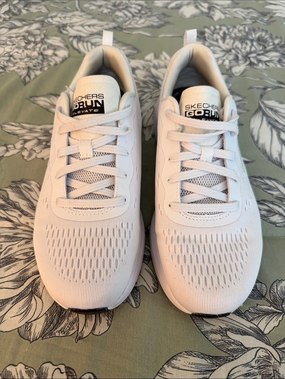 Sketchers GO RUN Elevate White Athletic Running Shoes Size 7.5